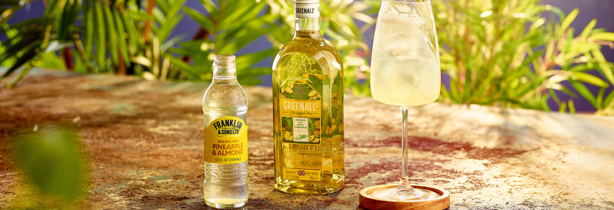 Pineapple Spritz cocktail recipe next to Franklin & Sons Sparkling Pineapple & Almond | Franklin & Sons US